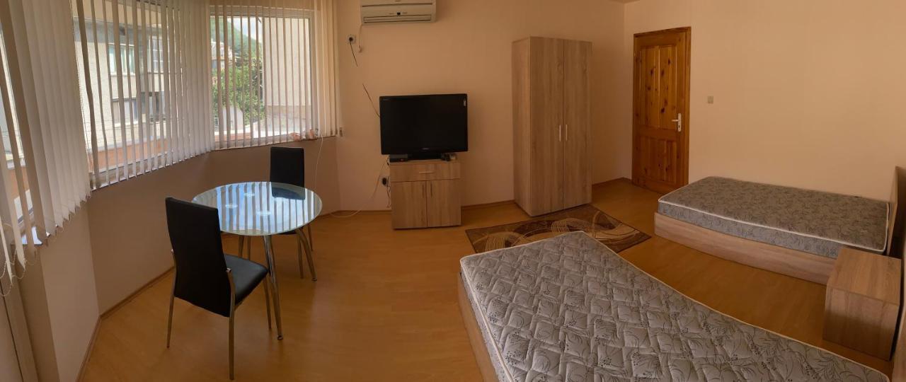 Стаи За Гости Маринови Provadiya Exterior foto